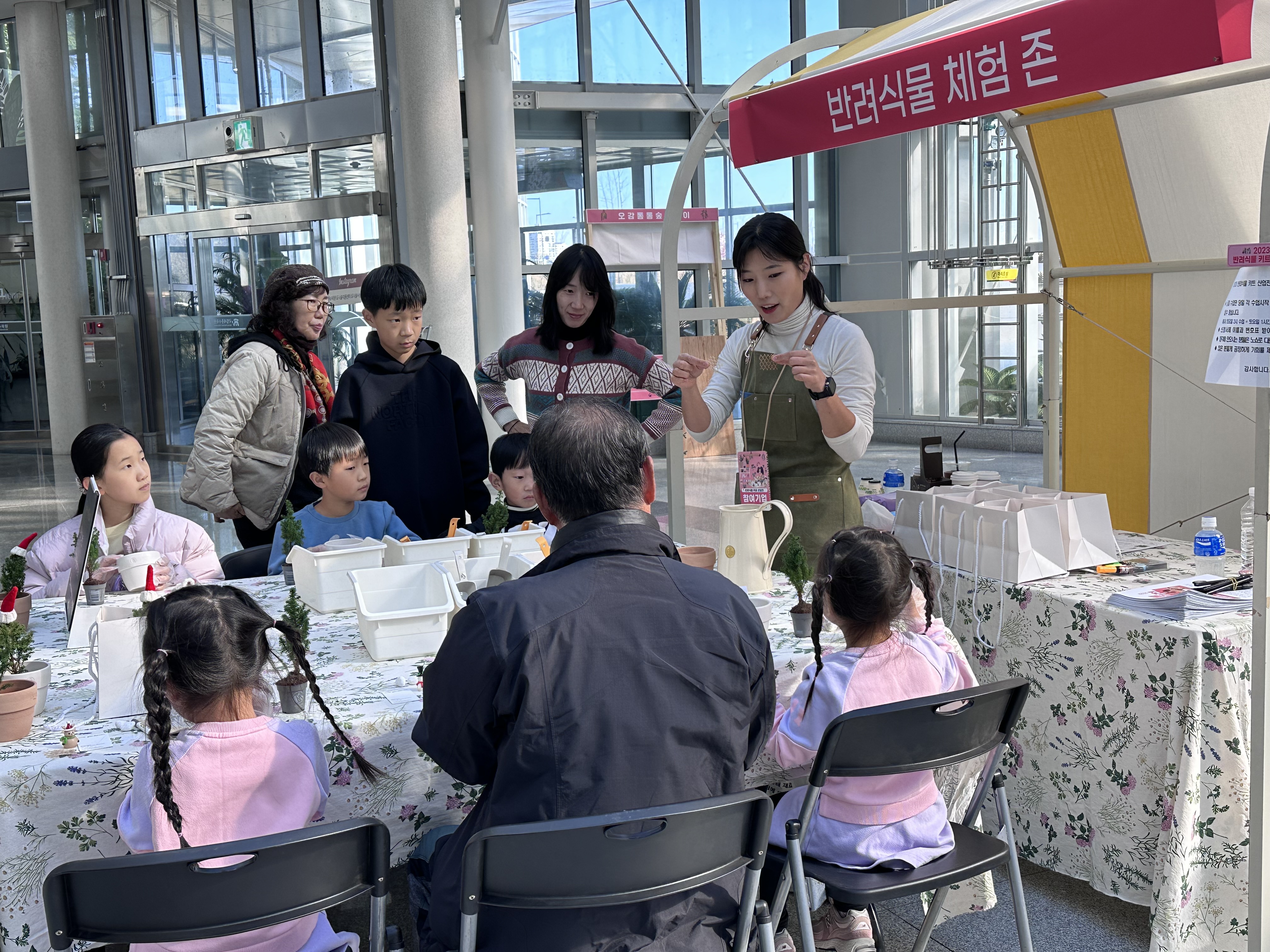 반려식물 키트 체험 존.jpg